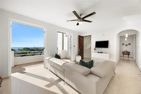 317 Extension Los Robles Rincon PR 00677