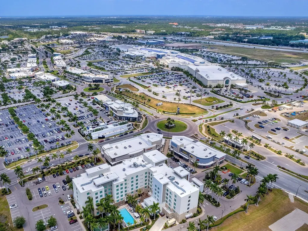 4415 Longmeadow Sarasota FL 34235