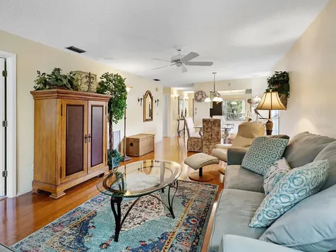 4415 Longmeadow Sarasota FL 34235