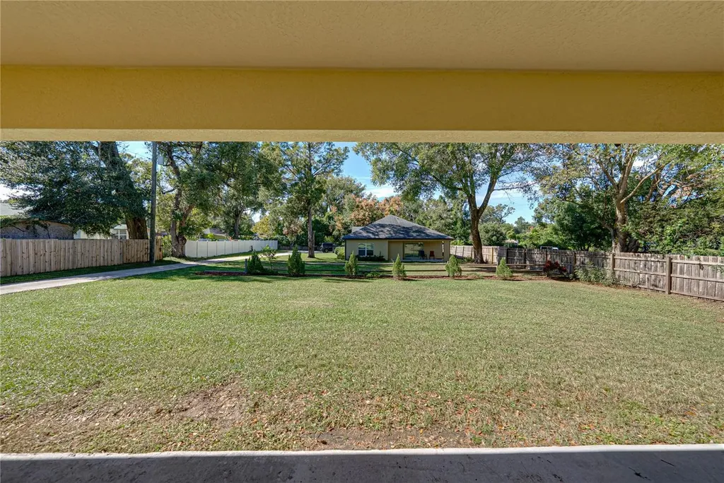 13907 9th Street Dade City FL 33525