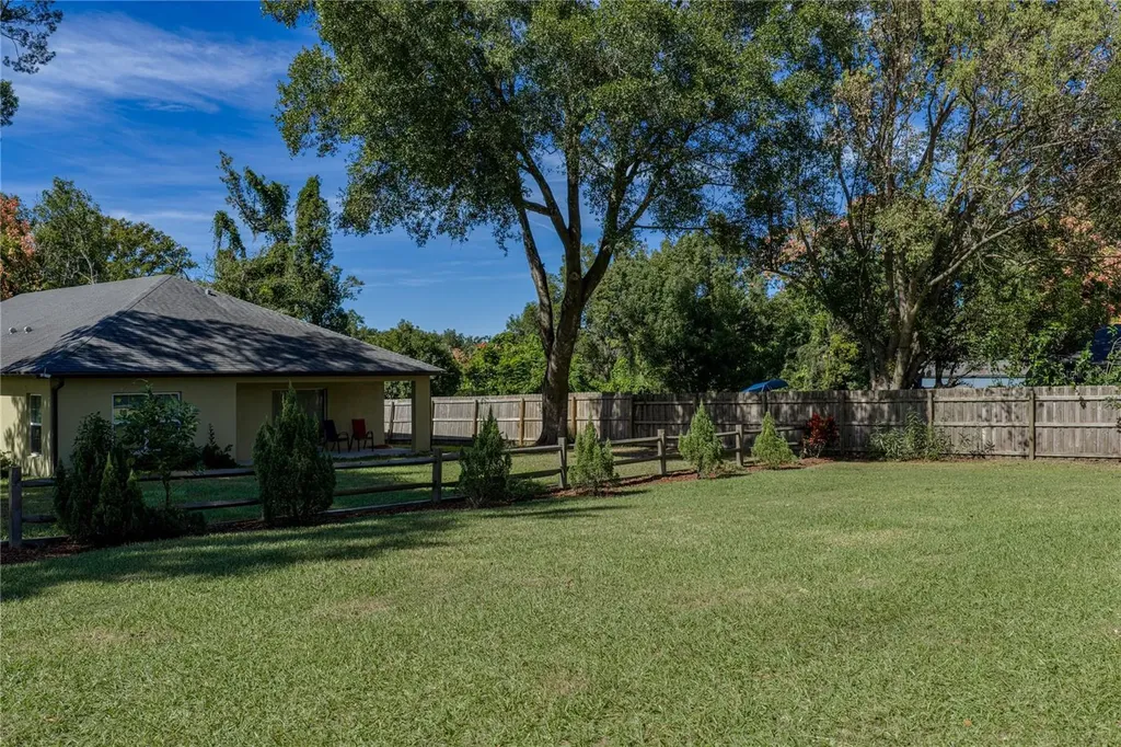 13907 9th Street Dade City FL 33525