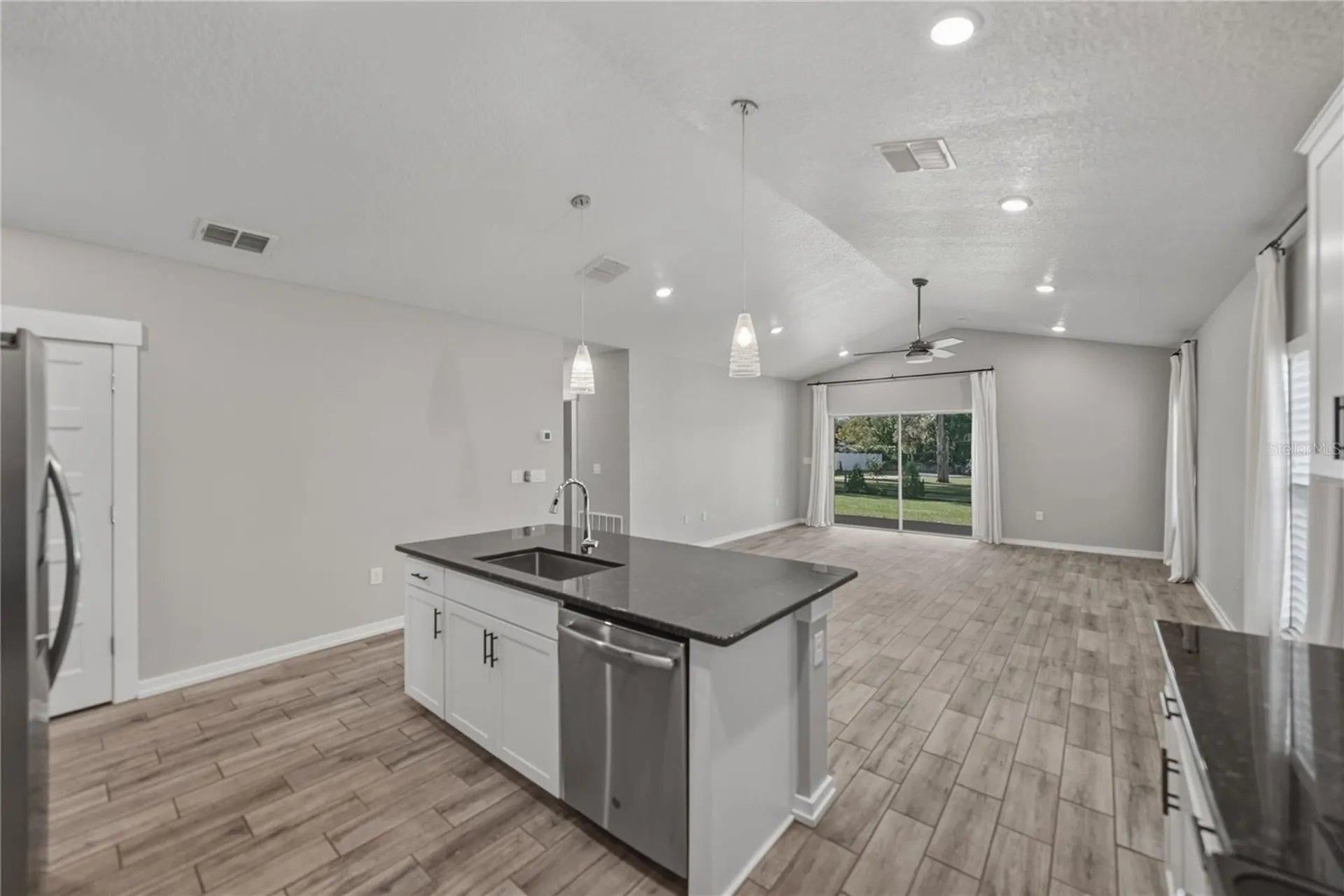 13907 9th Street Dade City FL 33525