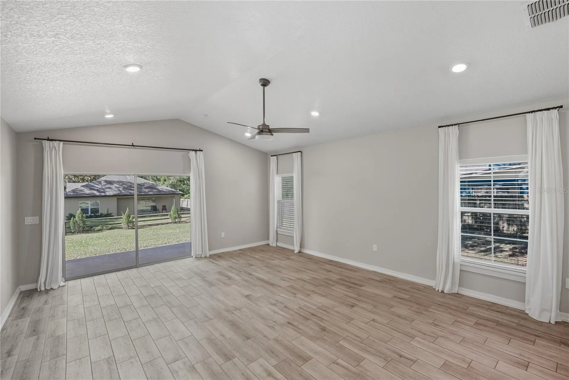 13907 9th Street Dade City FL 33525