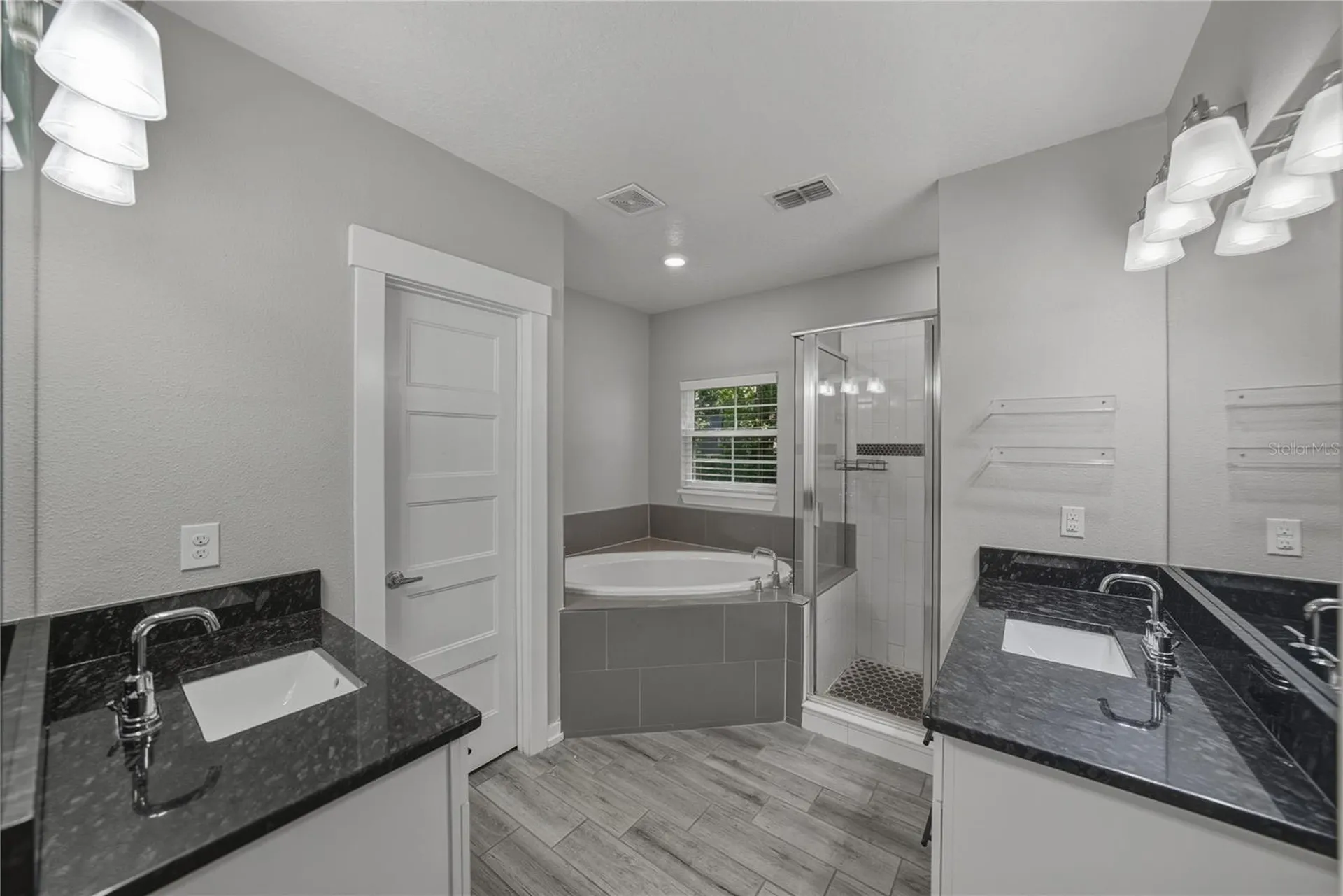 13907 9th Street Dade City FL 33525