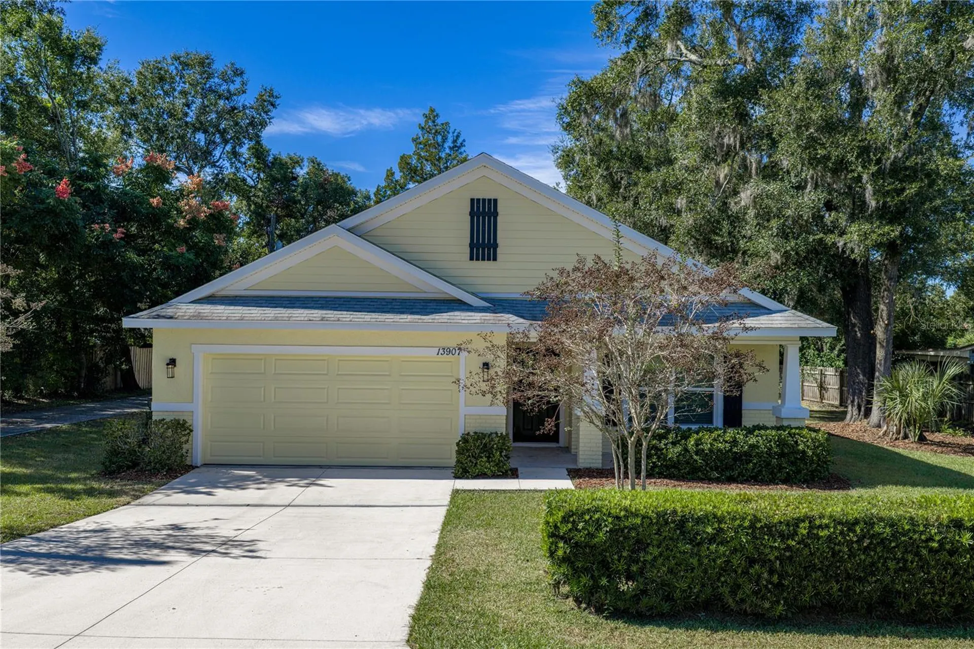 13907 9th Street Dade City FL 33525