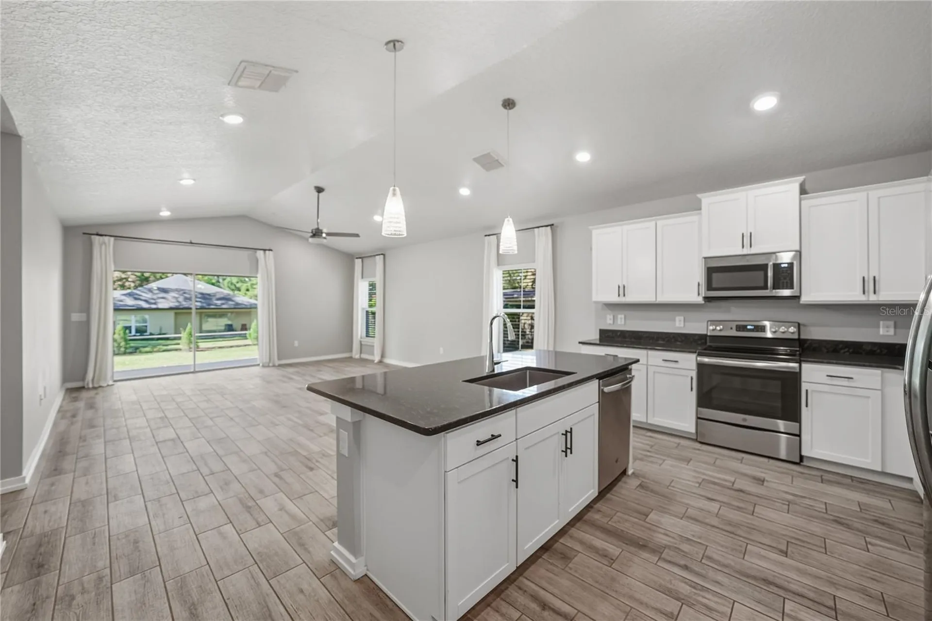 13907 9th Street Dade City FL 33525