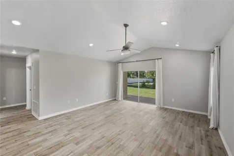 13907 9th Street Dade City FL 33525