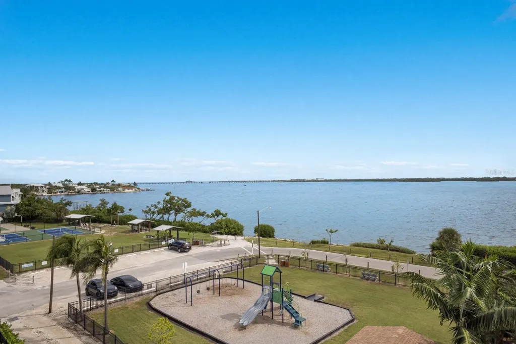 2415 Avenue B Bradenton Beach FL 34217