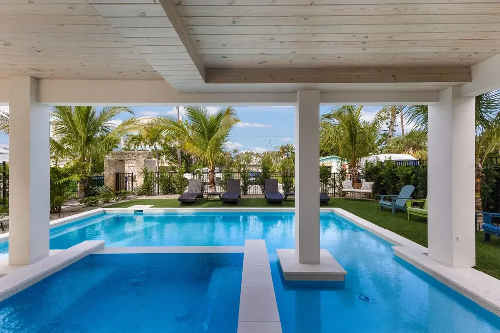 2415 Avenue B Bradenton Beach FL 34217