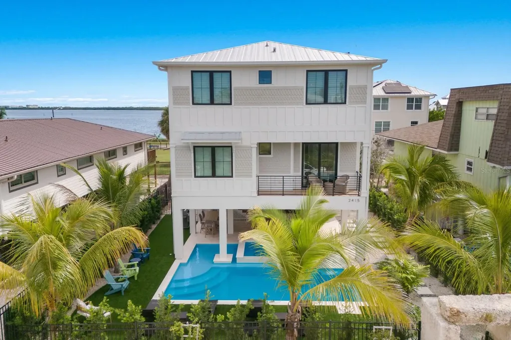 2415 Avenue B Bradenton Beach FL 34217