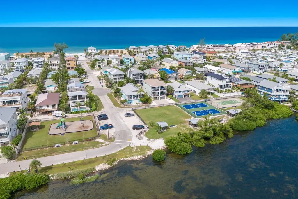 2415 Avenue B Bradenton Beach FL 34217