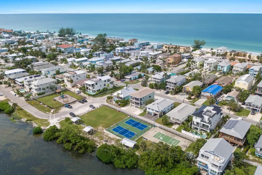 2415 Avenue B Bradenton Beach FL 34217