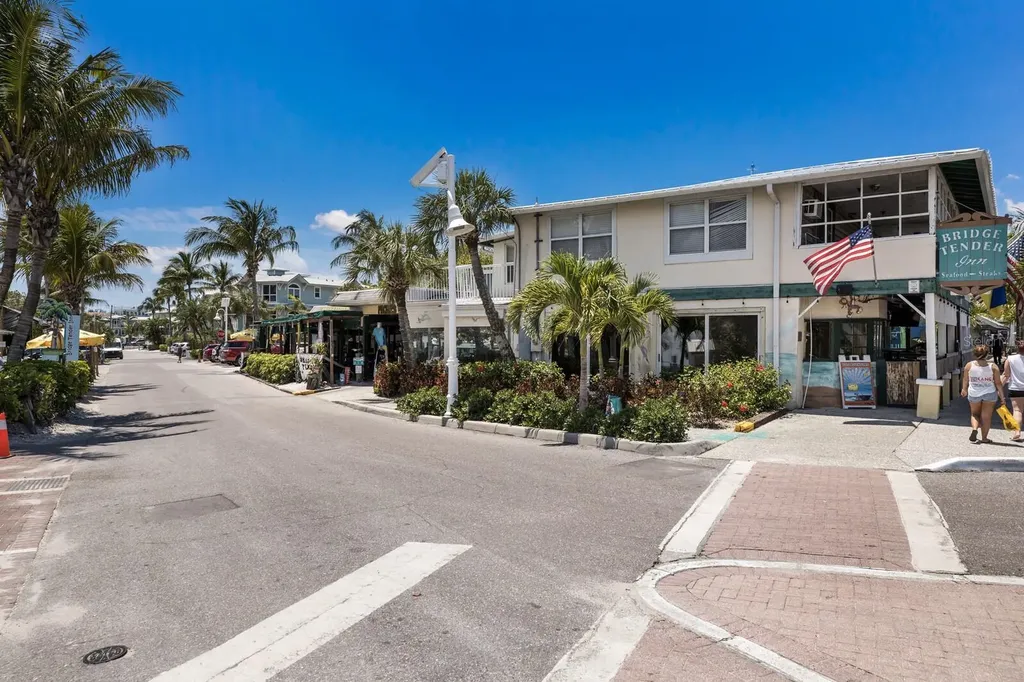2415 Avenue B Bradenton Beach FL 34217