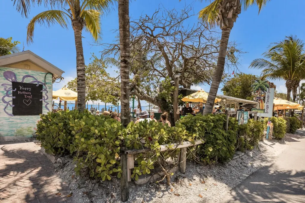 2415 Avenue B Bradenton Beach FL 34217