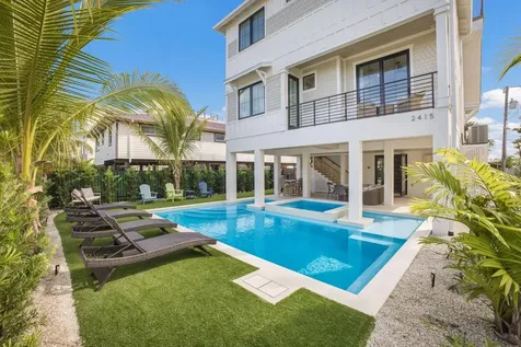 2415 Avenue B Bradenton Beach FL 34217