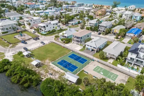 2415 Avenue B Bradenton Beach FL 34217
