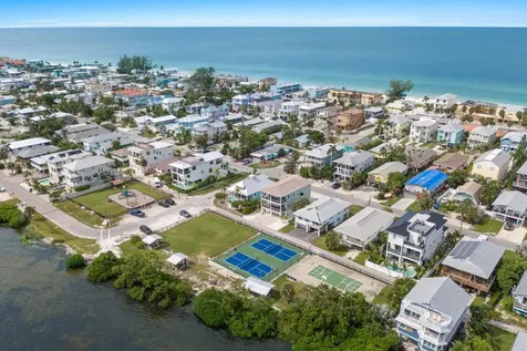 2415 Avenue B Bradenton Beach FL 34217