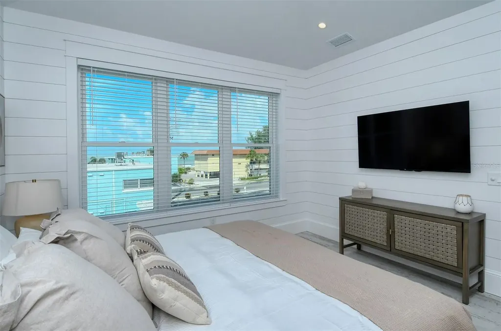 2406 Avenue C Bradenton Beach FL 34217