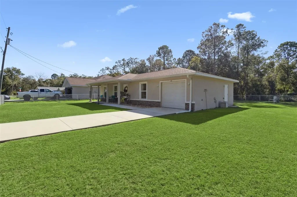 61 Guava Trail Ocklawaha FL 32179