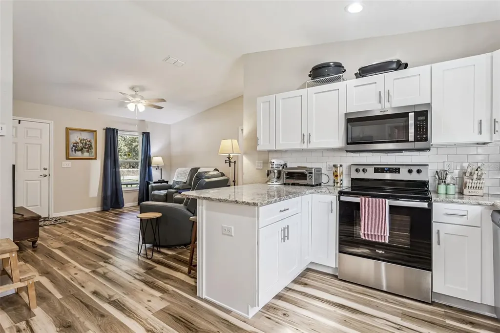 61 Guava Trail Ocklawaha FL 32179