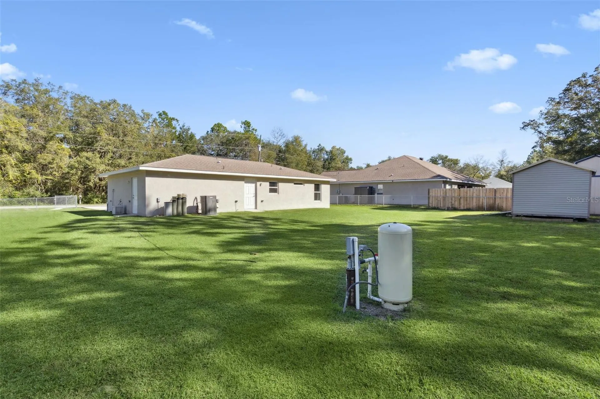 61 Guava Trail Ocklawaha FL 32179