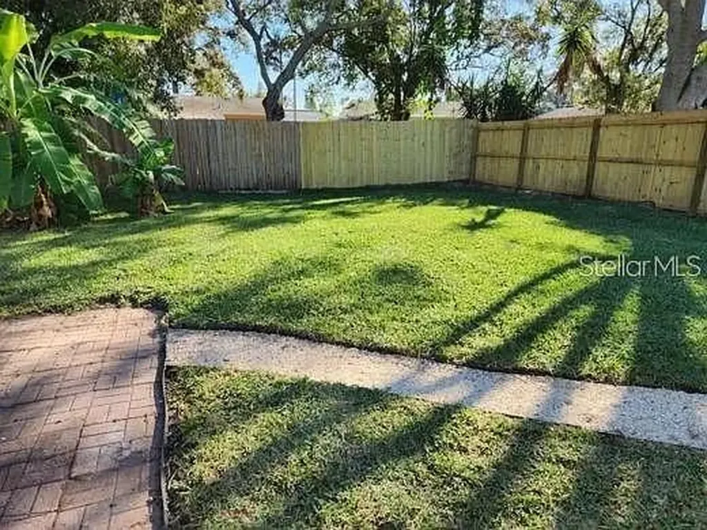 2011 11th Street W Bradenton FL 34205