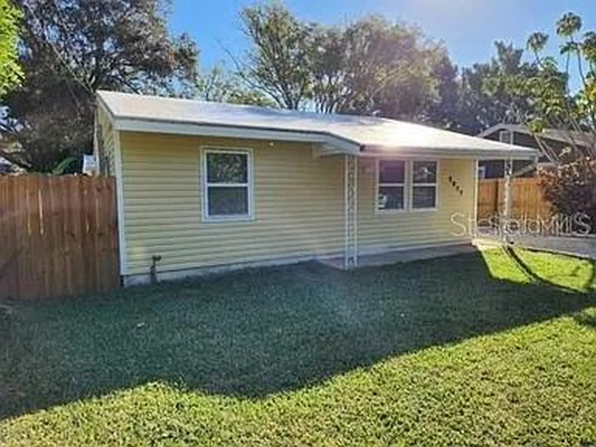 2011 11th Street W Bradenton FL 34205