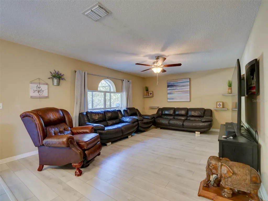 121 W Fiesta Key Loop Deland FL 32720