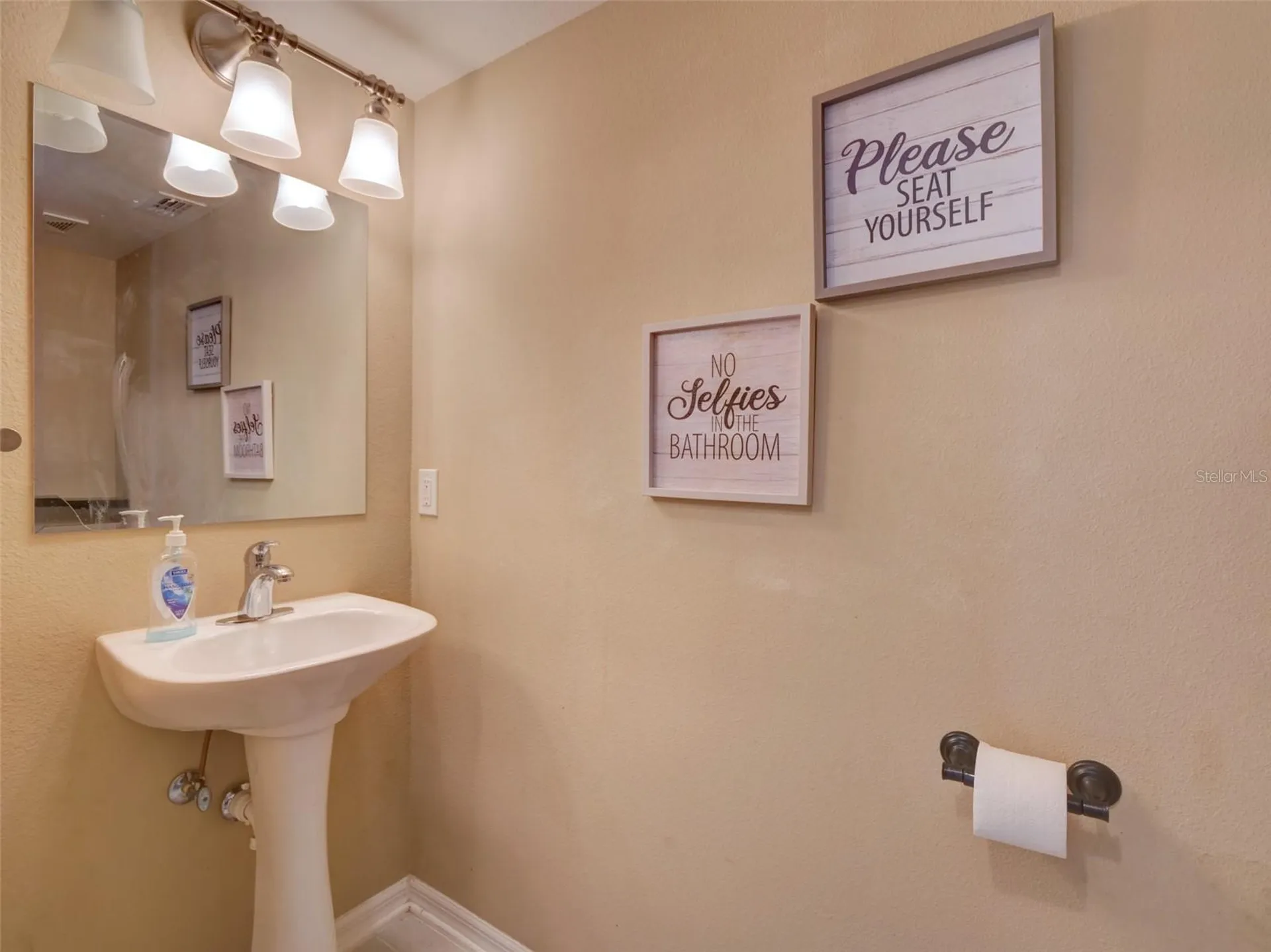 121 W Fiesta Key Loop Deland FL 32720
