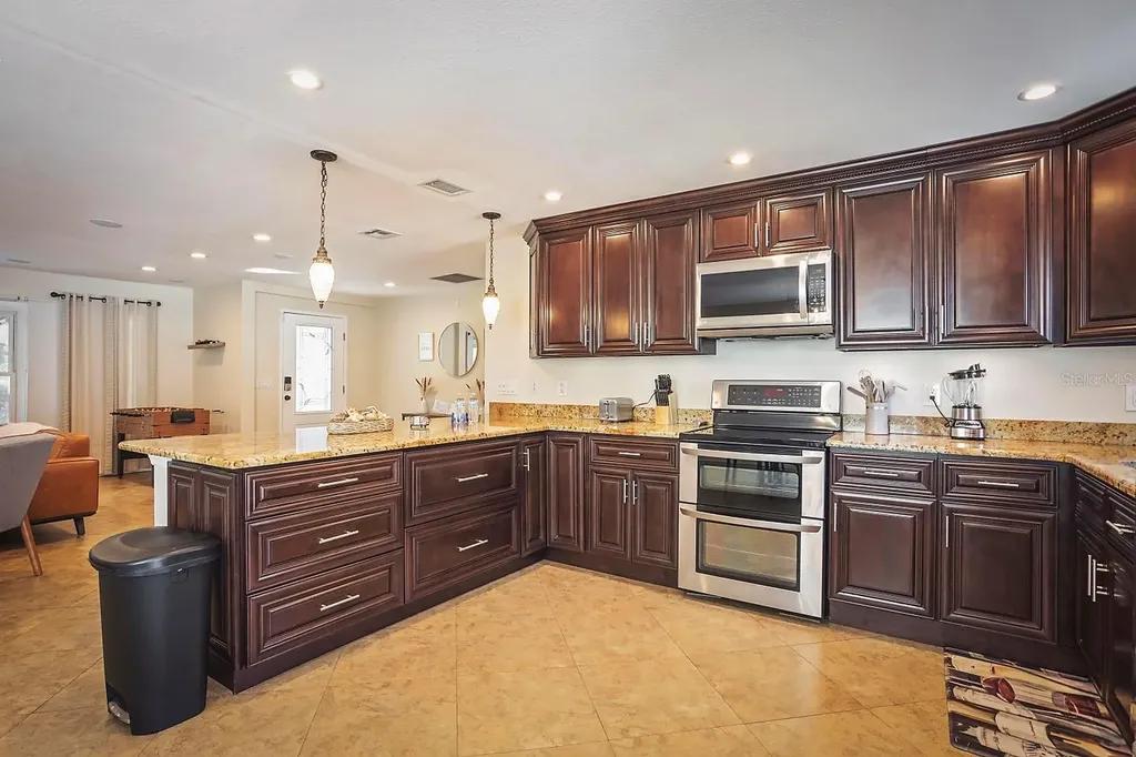2614 Fairview Avenue Seffner FL 33584