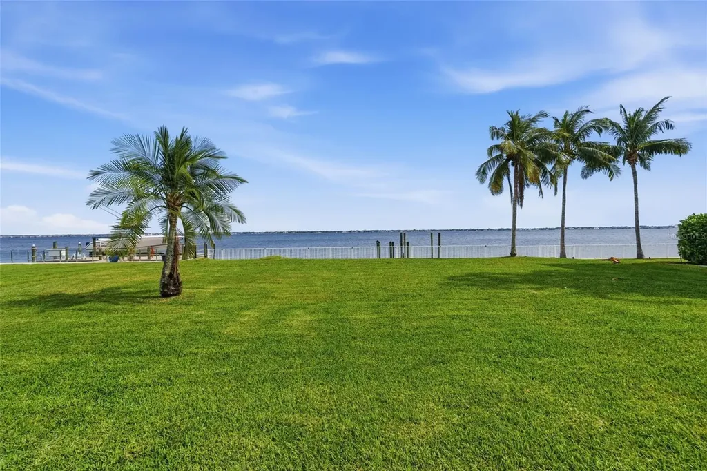 3527 SE 22nd Place Cape Coral FL 33904