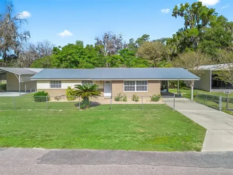 2376 Cr 444 Lake Panasoffkee FL 33538