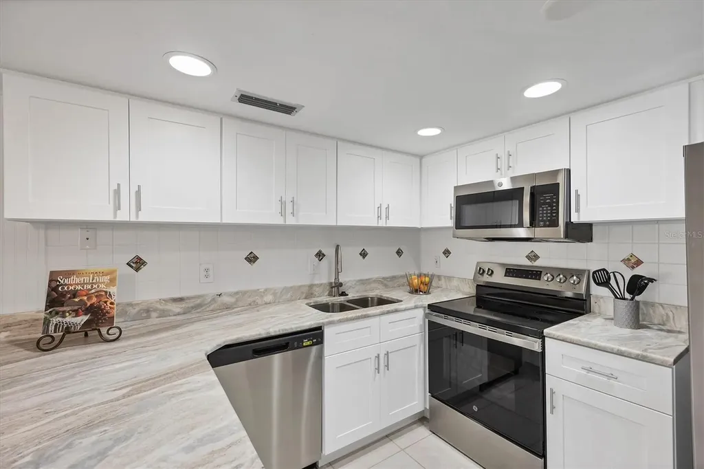 845 Benjamin Franklin Drive Sarasota FL 34236