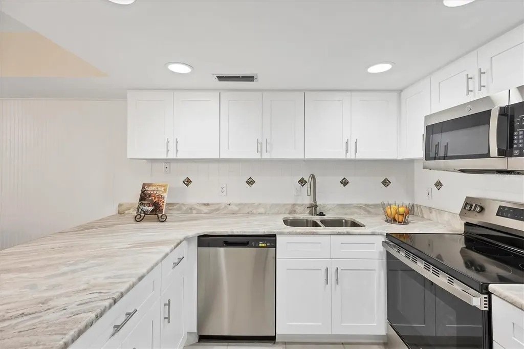 845 Benjamin Franklin Drive Sarasota FL 34236