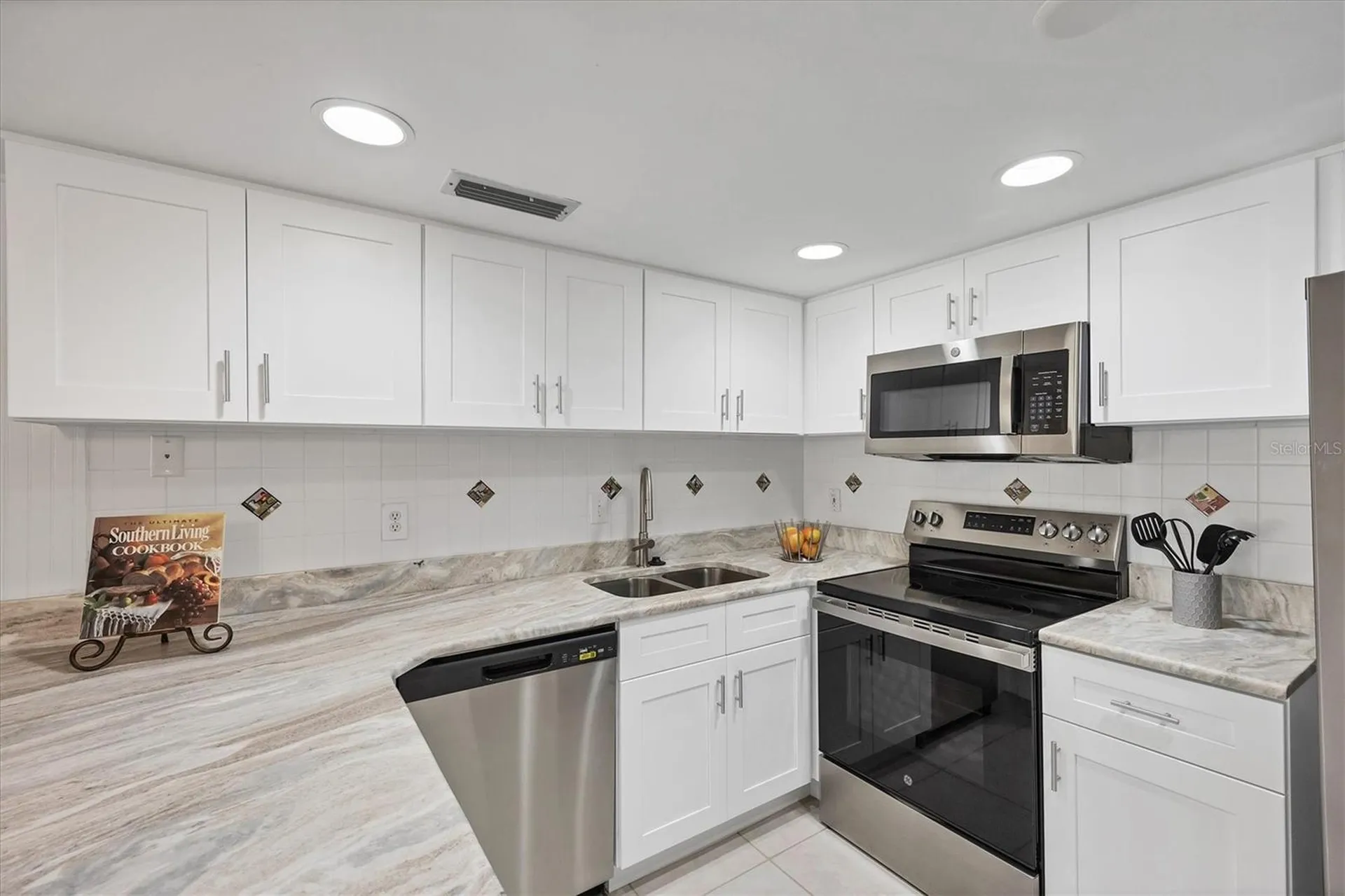845 Benjamin Franklin Drive Sarasota FL 34236