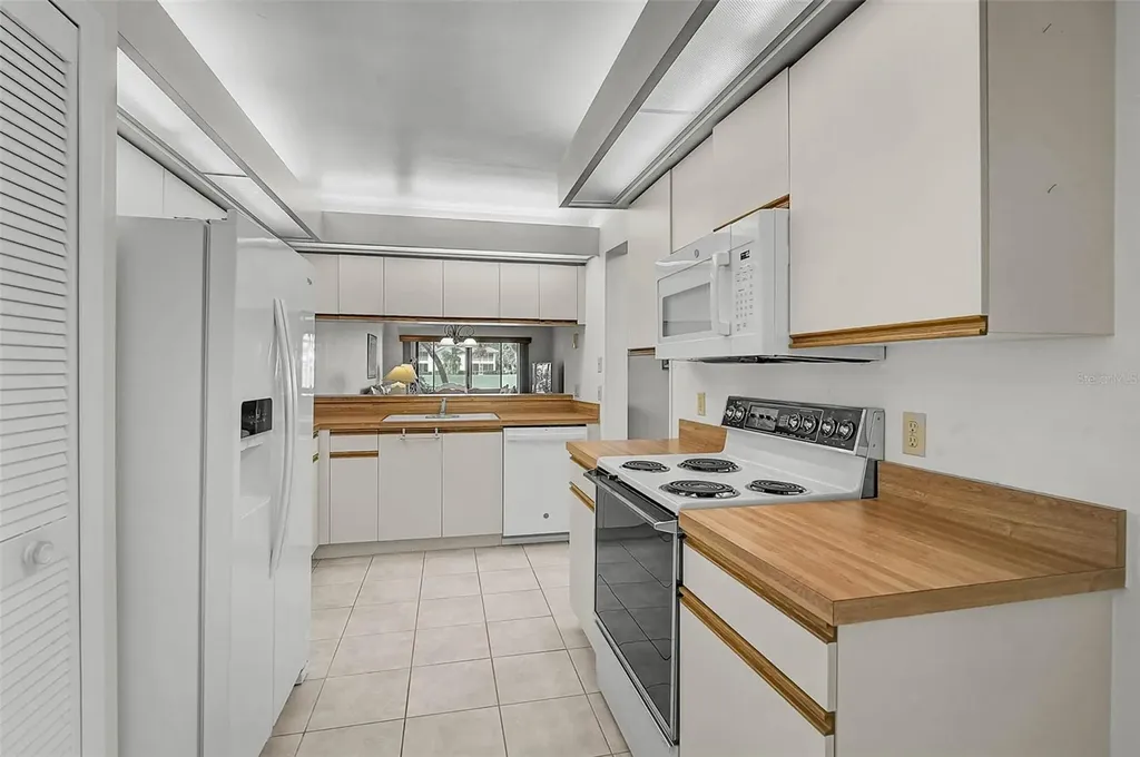 5633 Avista Drive Sarasota FL 34243