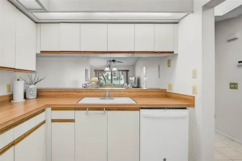 5633 Avista Drive Sarasota FL 34243
