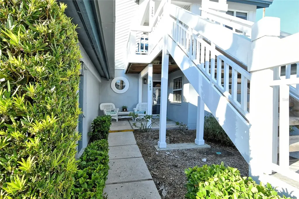 1243 Siesta Bayside Drive Sarasota FL 34242