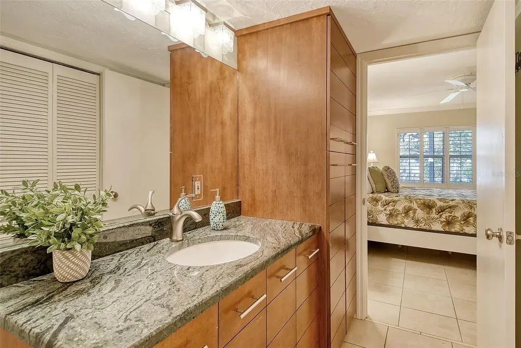 1243 Siesta Bayside Drive Sarasota FL 34242