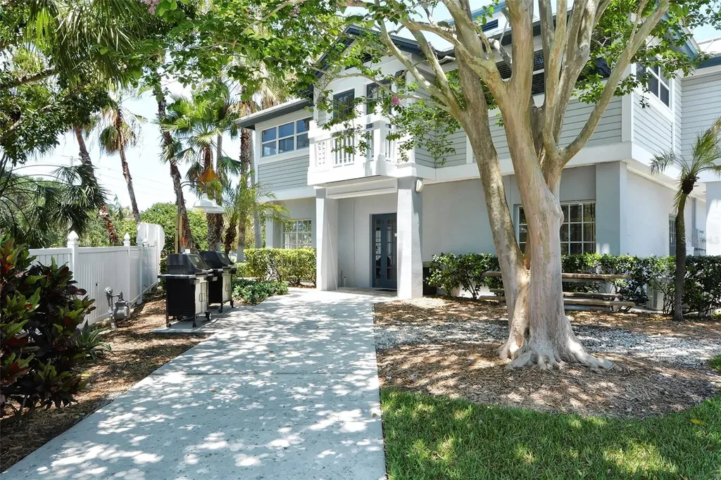 1243 Siesta Bayside Drive Sarasota FL 34242