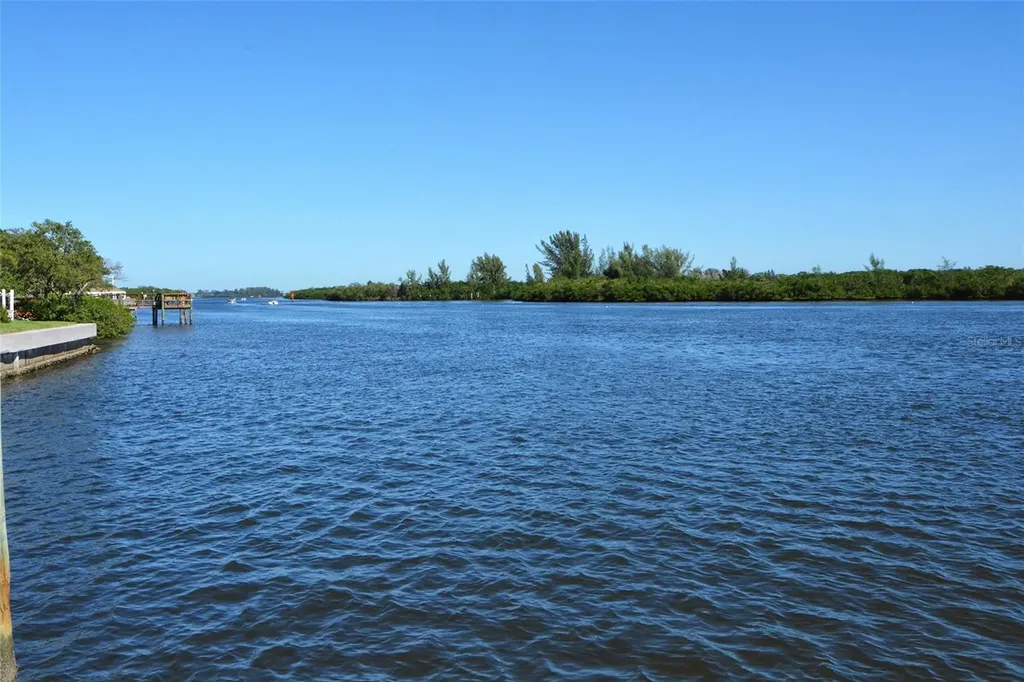 1243 Siesta Bayside Drive Sarasota FL 34242