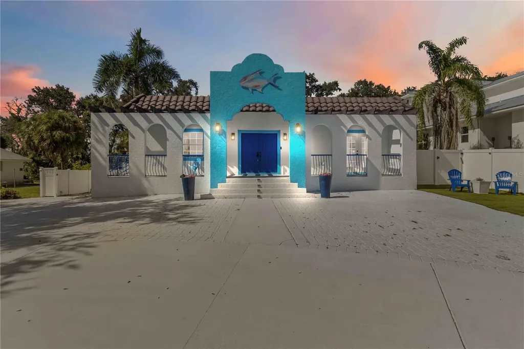 1521 Siesta Drive Sarasota FL 34239