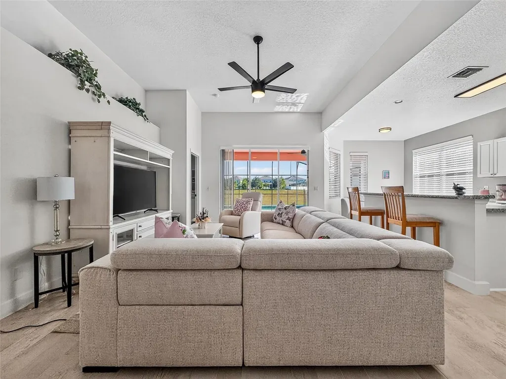 467 Calabay Parc Boulevard Davenport FL 33897