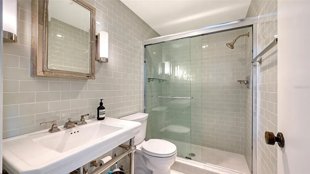 1518 Pelican Point Drive Sarasota FL 34231