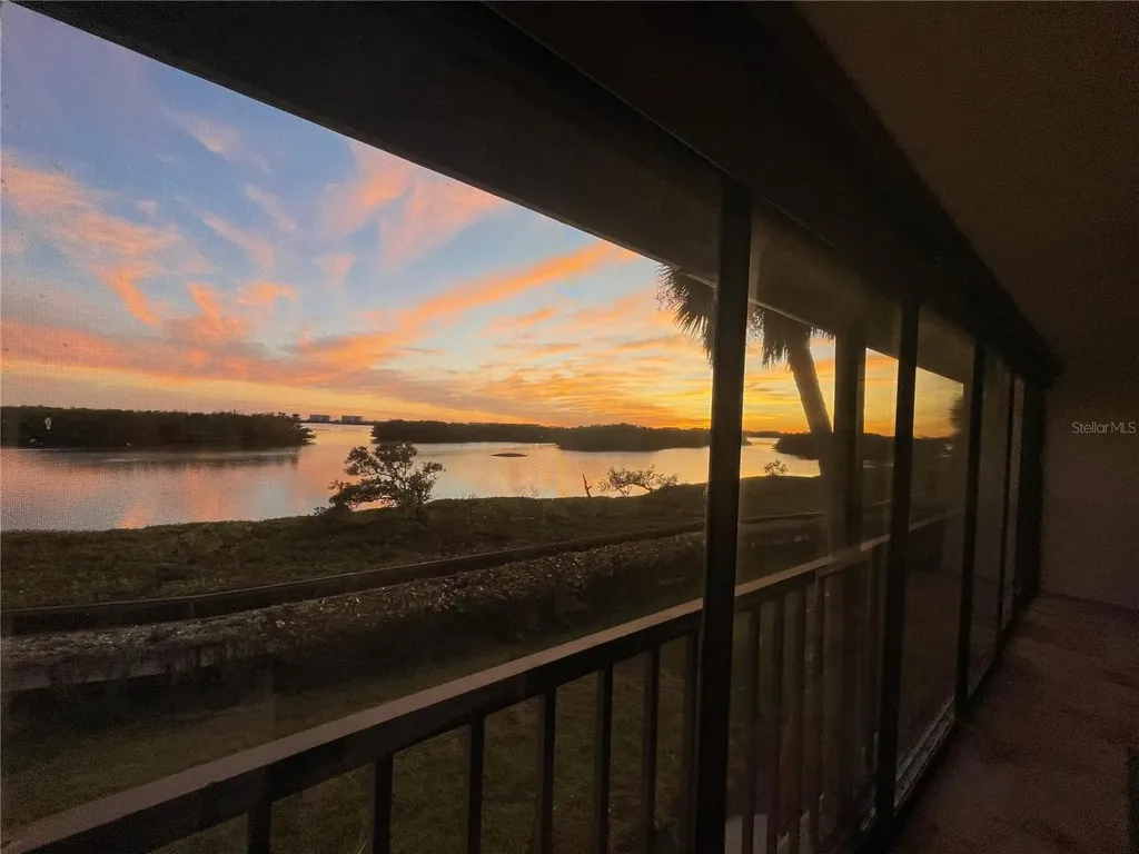 1518 Pelican Point Drive Sarasota FL 34231
