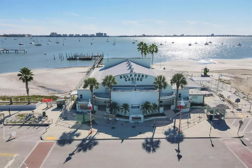 4737 Del Rio Way S Gulfport FL 33711