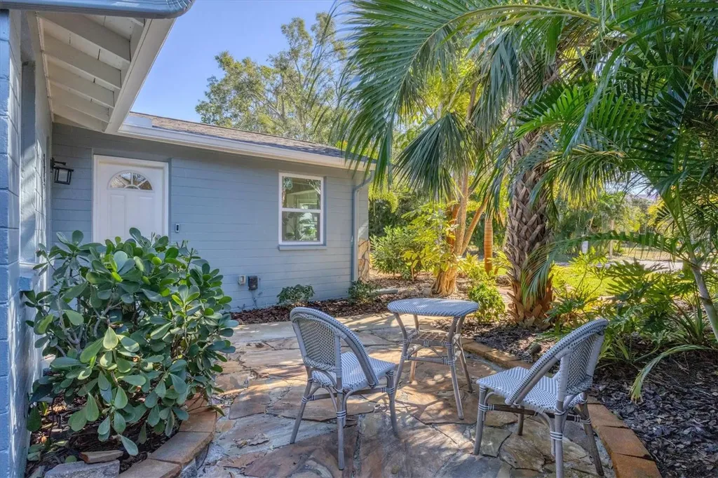 4737 Del Rio Way S Gulfport FL 33711