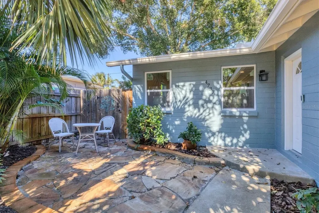 4737 Del Rio Way S Gulfport FL 33711