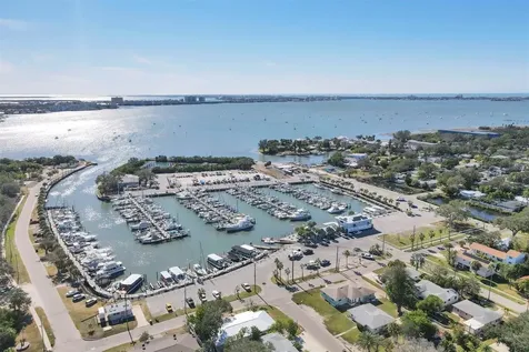4737 Del Rio Way S Gulfport FL 33711