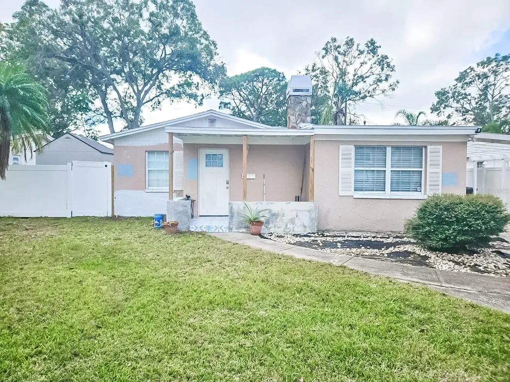 232 84th Avenue NE St Petersburg FL 33702